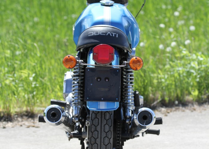 Ducati 860 GTS tyl